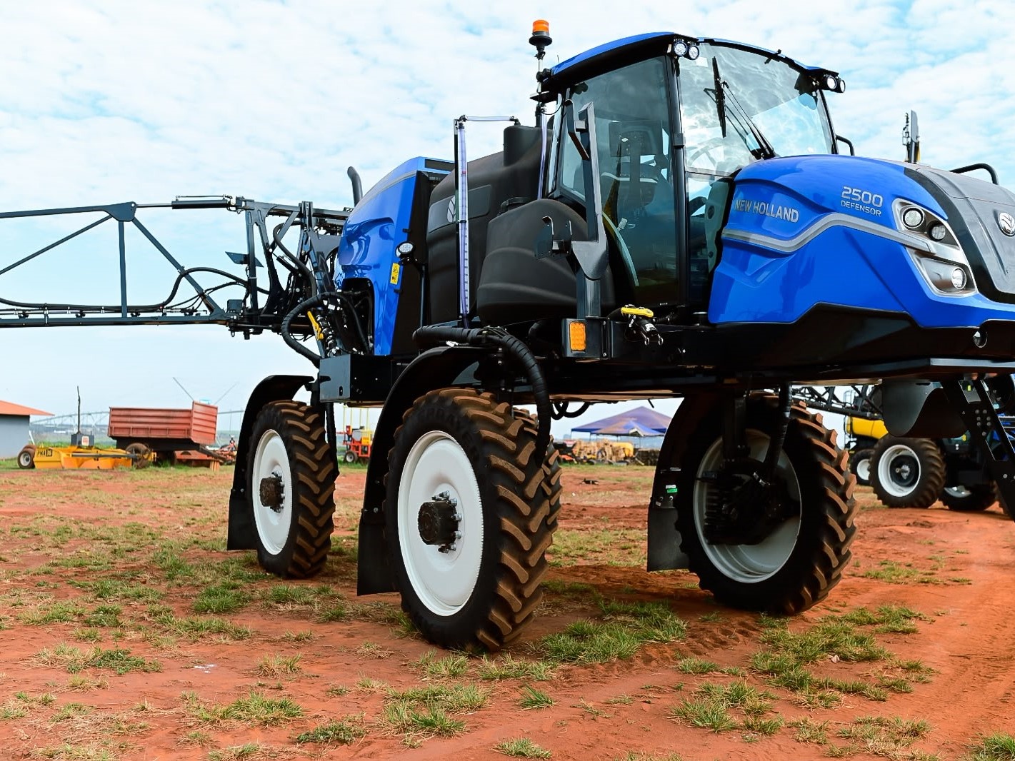 New Holland inaugura Centro de Treinamento na Cidade do Agro para capacitar alunos de cursos ligados agricultura