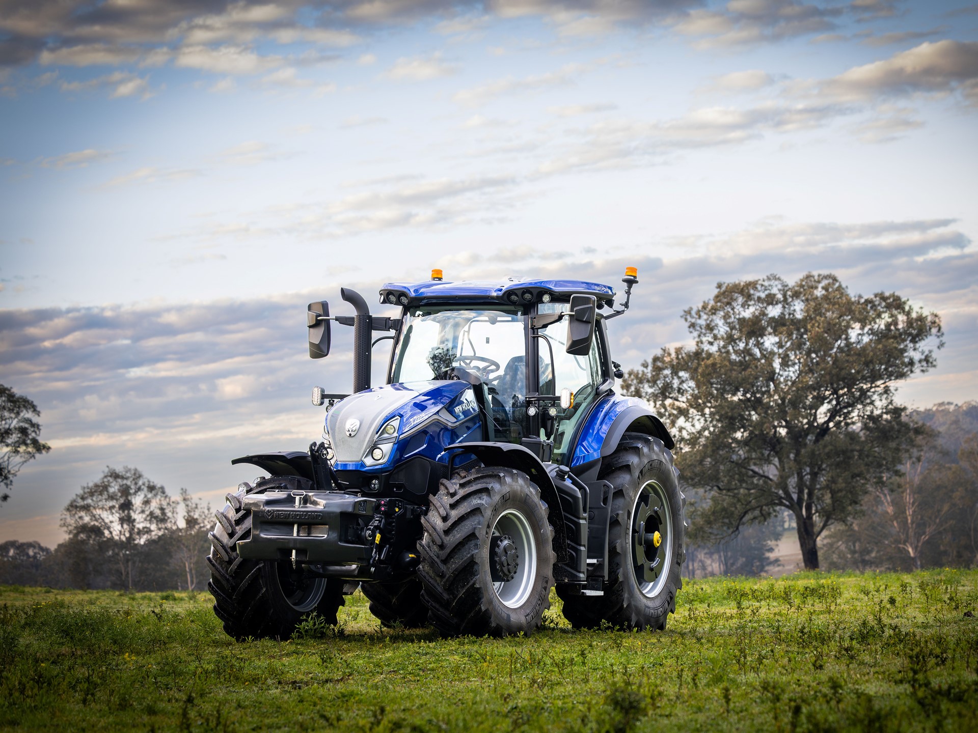 New T7 Standard Wheelbase delivers more capability in a compact package for mixed farming operations