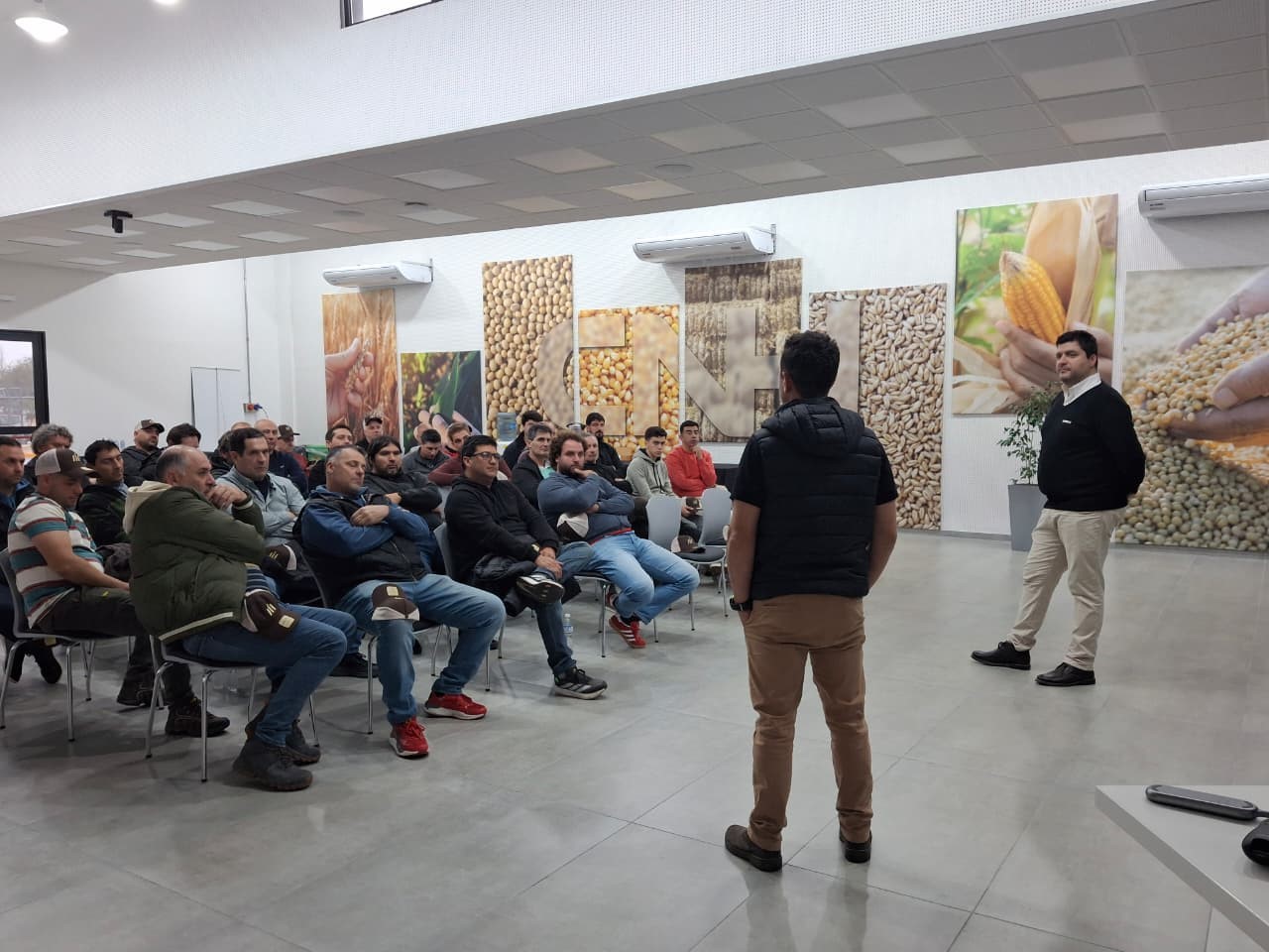 Clientes visitando la planta de Case IH en C rdoba