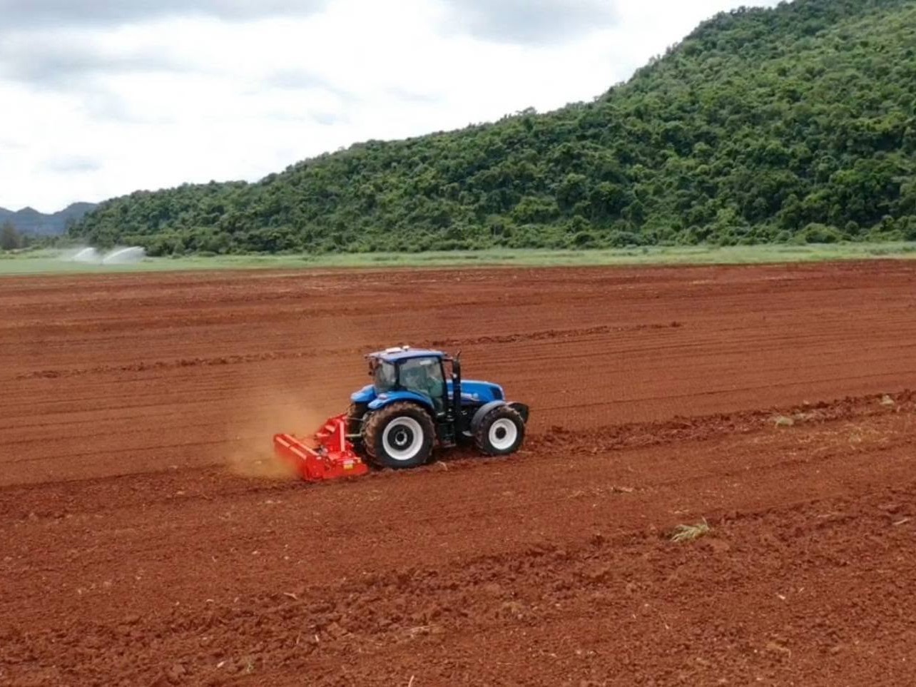 New Holland T6050 tractor