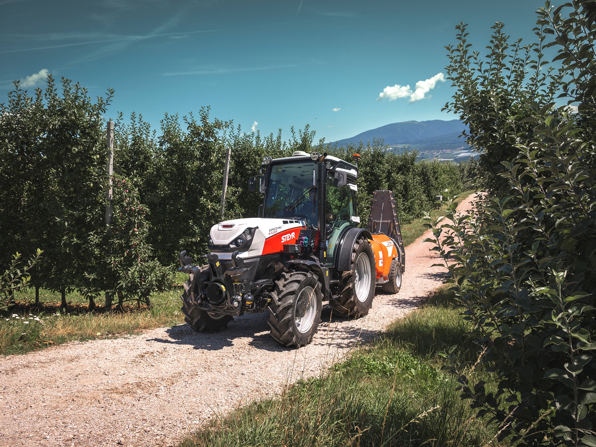STEYR RETURNS TO SPECIALTY TRACTORS WITH NEW SPEZIAL F CVT