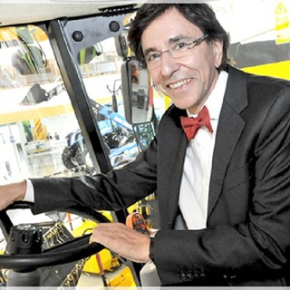 Beglian Prime Minister behind the wheel of a combine in Zedelgem