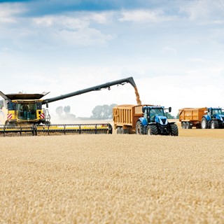 World record breaking CR10.90 unloading wheat during the record attempt
