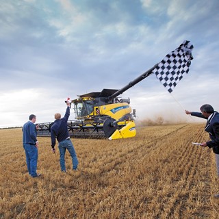 After 8 hours the New Holland CR10.90 had harvested 797 tonnes of wheat in eight hours