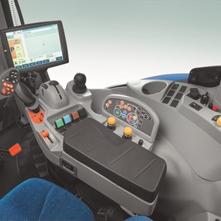 New Holland IntelliView™ IV colour touchscreen monitor on T7