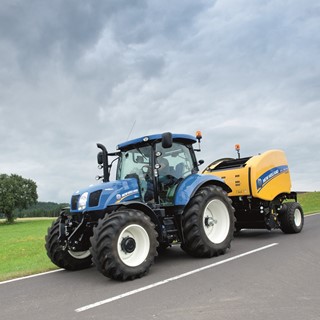 New Holland Roll-Belt™ 150 CropCutter™ during road transport