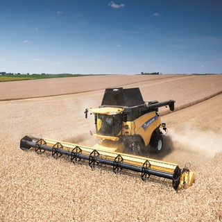 The New Varifeed™ 41-foot grain header for the New Holland CR combine harvester