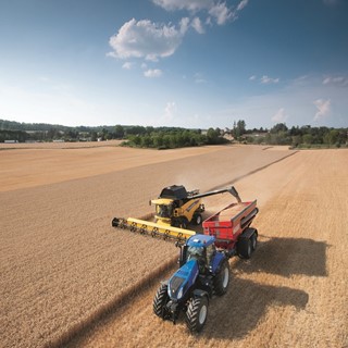 New Holland T8.240 Auto Command™