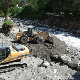 Case CX240 crawler excavator and Case wheel loaders at work repairing river banks following flood damage