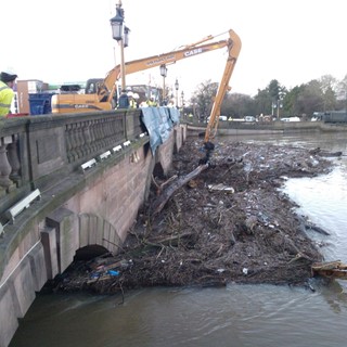 Worcester Bridge flood debris clearance with Case CX130