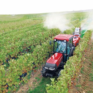 Quantum V in the vineyard conducting spraying operations