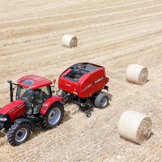 RB465 Variable Chamber Round Baler in straw