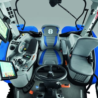New Holland T7 Auto Command™ Horizon™ Cab