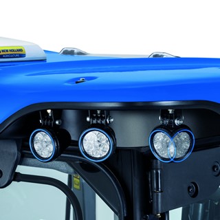 New Holland T7 Auto Command™ new LED swivelling lights