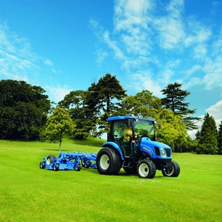 New Holland Boomer™ 54D EasyDrive mowing