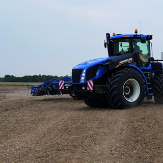 T9.565 on Michelin tyres conducting cultivation