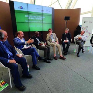 Carlo Lambro (3rd from right) addressed the public debate at the EXPO Milano 2015 Biodiversity Pavilion