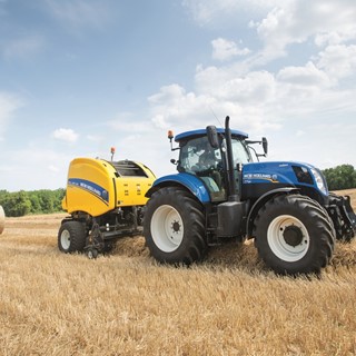New Holland Roll Belt™ 180 SuperFeed™ in the Field
