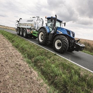 New Holland T7.315 HD Auto Command™ on the road
