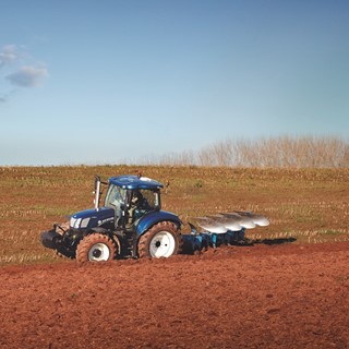 New Holland T6.160 AutoCommand™ BluePower in the Field