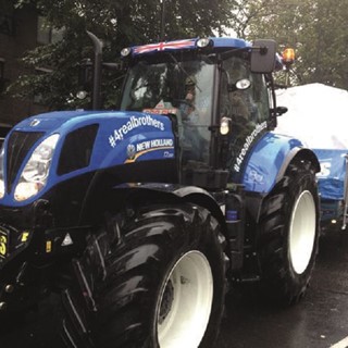New Holland T7.200 tractor joins Notting Hill carnival parade