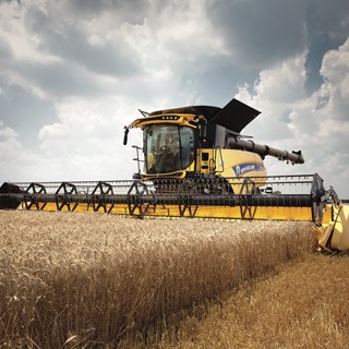 New Holland CR 10.90 Combine Harvester features the CURSOR, Diesel Of The Year® 2014, from FPT Industrial