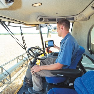 New Holland PLM® Connect produces information that can facilitate management decisions and monitor machine activity