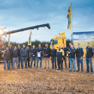 The New Holland team who worked on the GUINNESS WORLD RECORDS™ title for most wheat harvested with the CR10.90 combine