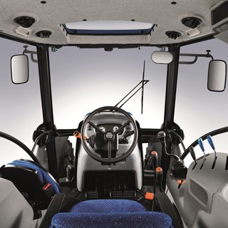 Upgraded TD5.95 on the cab offers outstanding visibility