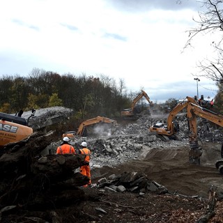 CASE fleet from Bierbrauer & Sohn demolishes bridge in record time