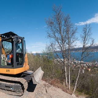 CX75C SR midi crawler excavators working in Norway