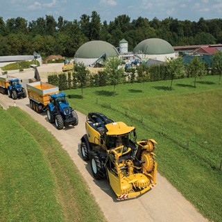 The New Holland Agriculture FR 780 (front) equipped with Power Cruise Eco Mode
