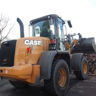 CASE Construction Equipment 521F XT wheel loader in waste configuration at work