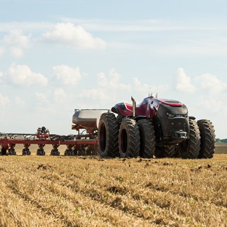 Case IH Magnum Autonomous Concept Tractor with the Case IH Early Riser 2150 Planter in the field
