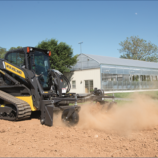 New Holland CTL tracks decrease mud and material build-up