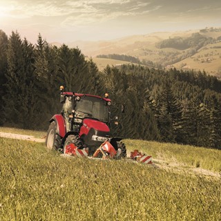 Multicontroller concept comes to Farmall C which enables even more efficient control, here with a butterfly mower