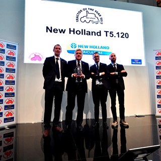 New Holland Agriculture accepts the Best Utility title for the T5.120 at the 2017 Tractor of the Year awards