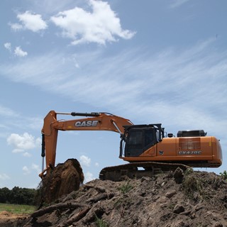BP Construction highlights the smoothness and fuel efficiency of CASE CX300D and CX470C excavators.