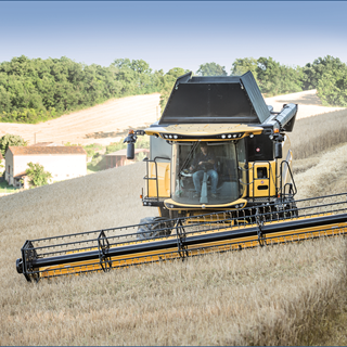 New Holland CX/CR Combines with the Everest Leveling System