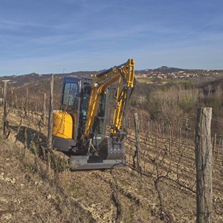 The latest New Holland Construction mini-excavator working amongst the vines