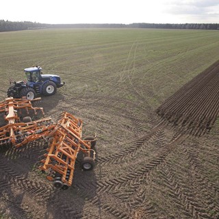 New Holland PLM™ technology leverages intelligence gained from the NHDrive concept autonomous tractor