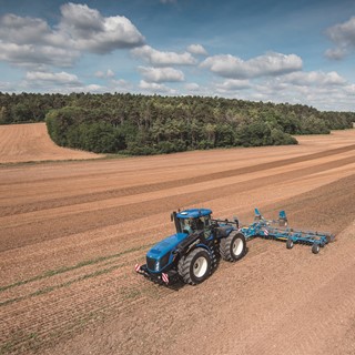 New Holland launches its innovative Auto CommandTM Continuously Variable Transmission on its flagship T9 Series tractors