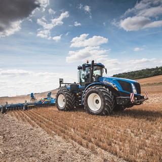 T9 Series tractors now have the innovative Auto CommandTM Continuously Variable Transmission