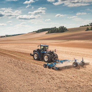 New Holland launches its innovative Auto CommandTM Continuously Variable Transmission on its flagship T9 Series tractors