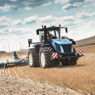New Holland introduces T9 Auto CommandTM with the largest horsepower offering on the market