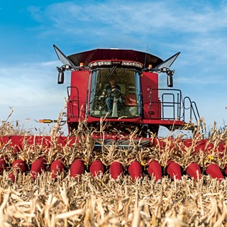 The expanded 4400 series corn header lineup offers completely redesigned narrow row configuration options