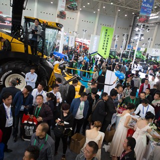 纽荷兰在2017中国国际农机展上首次展示全新的圆捆机以及康斯开尔品牌产品