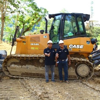 CASE Construction Equipment gives hands-on training about crawler dozers in South East Asia