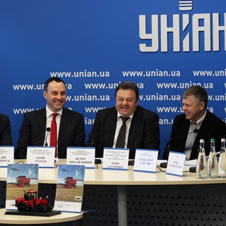 From left to right: Vitaliy Stavniychuk, Yuriy Yegorov, Petro Mikhailishin, Yurii Alatortsev; Olesandr Berezyuk