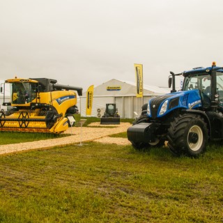 The CX6090 Elevation combine harvester and the T8.410 tractor at the All-Russia Field Day 2017